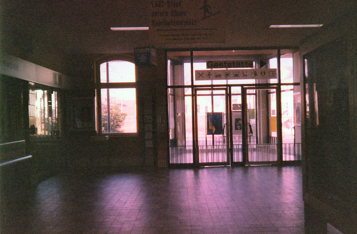 Nordenhamer Bahnhof innen